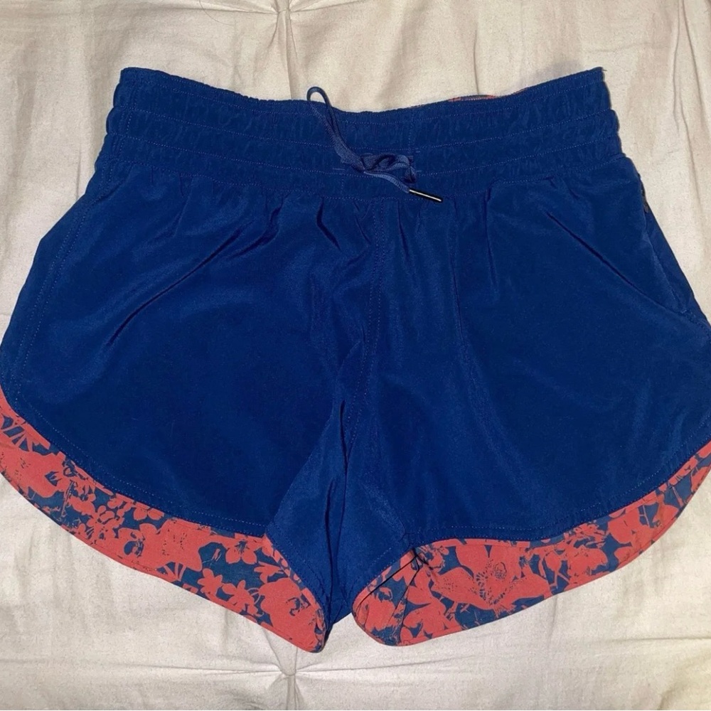 Lululemon “Choose A Side” reversible 3”